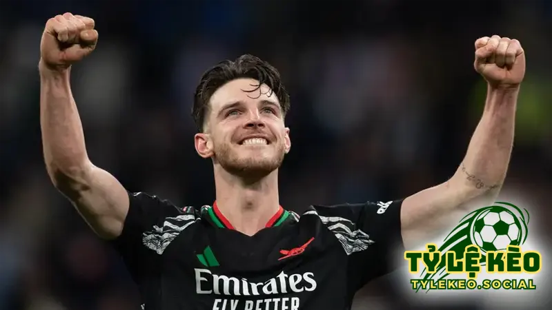 Phong độ ấn tượng của Declan Rice khiến các nhà cái tin vào việc anh có thể đoạt Quả Bóng Vàng năm nay